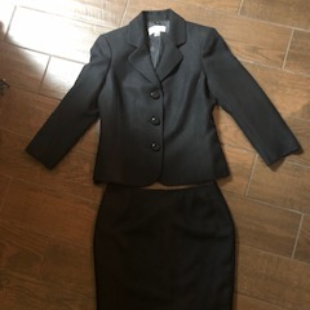 LeSuit Black Skirt Suit